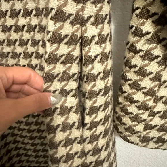Charles Gray Classic Brown and Cream Coat with Houndstooth Pattern. Size… - Picture 13 of 17